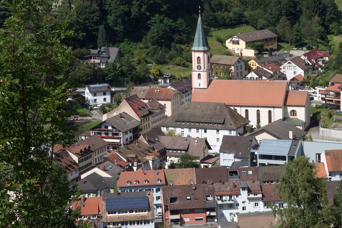 Hotel Restaurant Löwen - Landschaft, Stadt, Häuser, Kirche